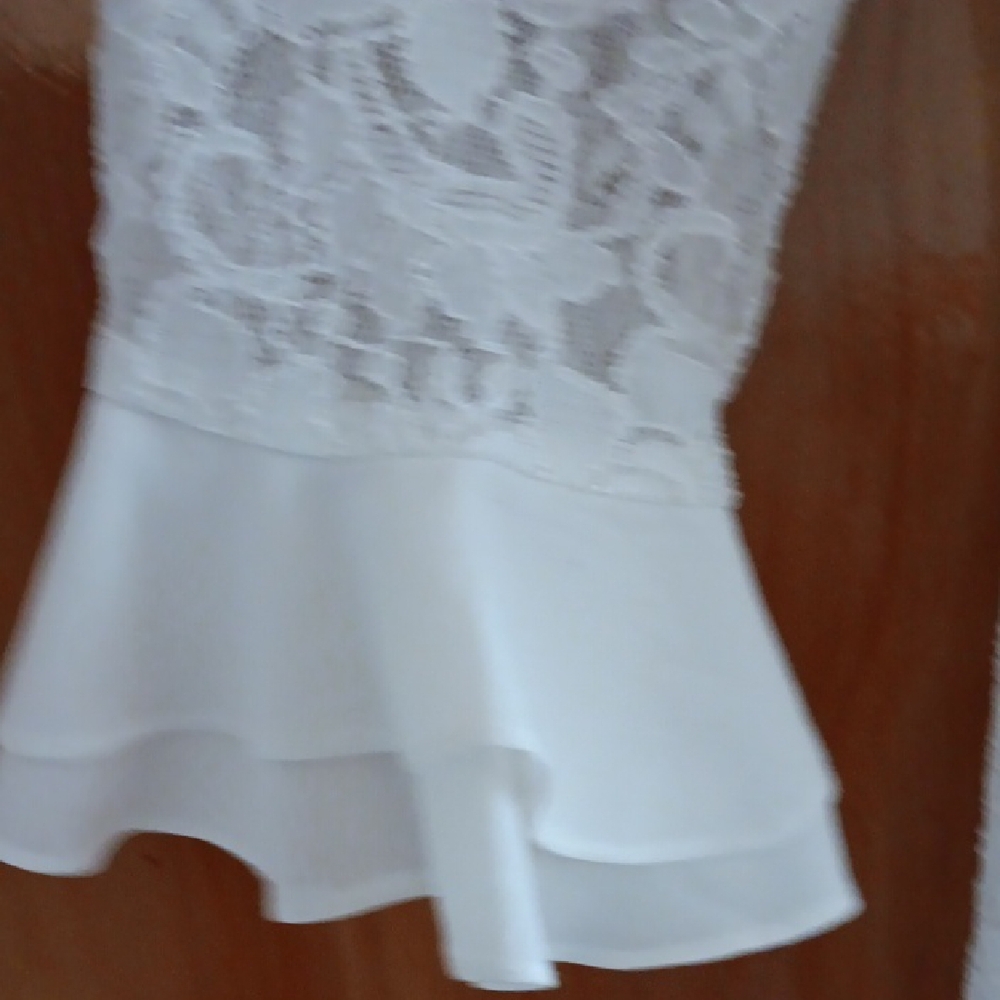 Karl Lagerfeld White Ruffled 3/4 Sleeve Blouse NWOT - Picture 3 of 5